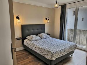 Appartement Thermes Amélie-Les-Bainsにあるベッド