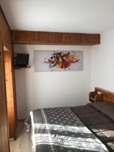 Postel nebo postele na pokoji v ubytování Hotel Chalet Joli