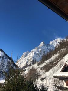 Nespecifikovaný výhled na hory nebo výhled na hory při pohledu z hotelu