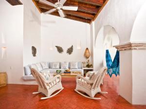 a living room with two chairs and a couch at Hotel Casa Quero in Cartagena de Indias