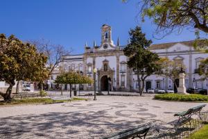 Gallery image of Faro Tradicional House - City center in Faro