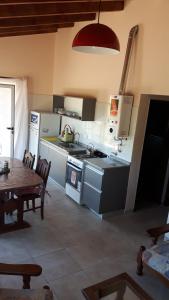 A kitchen or kitchenette at Piscu Yaco