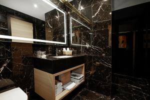 Koupelna v ubytování Maccani Black Luxury Suites