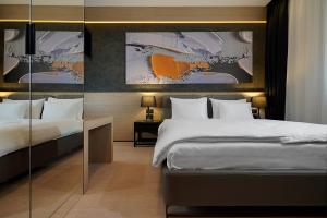 Postel nebo postele na pokoji v ubytování Maccani Black Luxury Suites