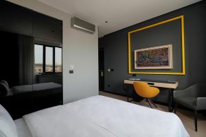 Postel nebo postele na pokoji v ubytování Maccani Black Luxury Suites