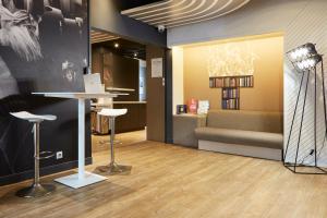 a room with a counter and a table and stools at Ibis Styles Paris Massena Olympiades in Paris