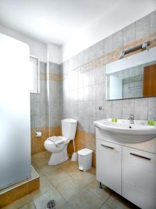 Vonios kambarys apgyvendinimo įstaigoje Gennadi Gardens Apartments & Villas