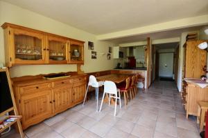 Η κουζίνα ή μικρή κουζίνα στο APPARTEMENT LUMINEUX -SAINT JEAN D'AULPS STATION- 6 PERS-ENCHAPLE A3