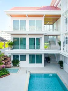ein Haus mit Pool davor in der Unterkunft Peranakan House - SHA Plus in Phuket
