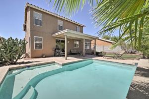 Piscina de la sau aproape de Goodyear Home with Pool, 2 Mi to Goodyear Ballpark