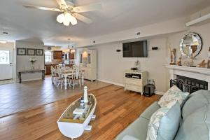 a living room with a couch and a tv at Brigantine Townhome Near Beaches and AC Casinos in Brigantine