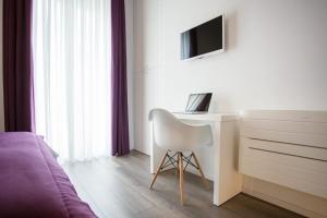 TV a/nebo společenská místnost v ubytování Dimora Mefite-Camere con Bagno Privato e Self check-in
