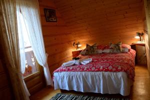 Postel nebo postele na pokoji v ubytování Domek Regionalny Bąkowo Chatka