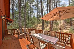Fotografie z fotogalerie ubytování Deck and Forest Views Peaceful Prescott Cabin v destinaci Prescott