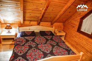 Un pat sau paturi într-o cameră la MM Lodge