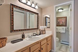 Ένα μπάνιο στο Steamboat Springs Condo with Hot Tub and Ski Bus! +17 φωτογραφίες