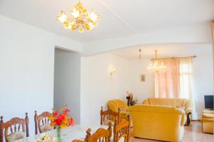 Posezení v ubytování La Caverna House