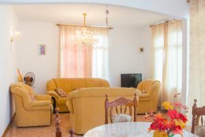 Posezení v ubytování La Caverna House