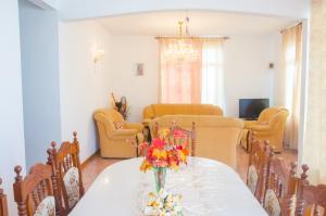 Posezení v ubytování La Caverna House