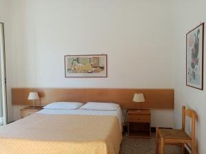 A bed or beds in a room at Ariston Petit Hotel