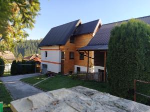 Budova, kde se chata nachází