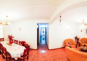 Posezení v ubytování La Caverna House