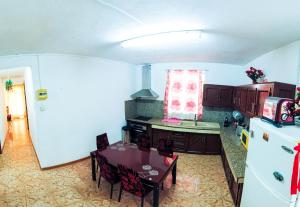Kuchyň nebo kuchyňský kout v ubytování La Caverna House