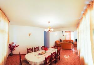 Posezení v ubytování La Caverna House
