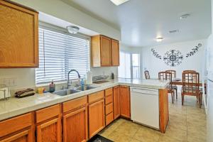 Spacious Las Vegas Home - Near Golfing and Hiking!