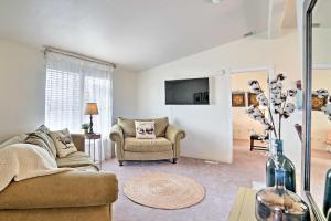 Galeriebild der Unterkunft Ferron Home with Porch and Mtn Views - Walk to Town in Ferron