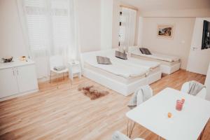 Galeriebild der Unterkunft Shkodra apartment with amazing view in the city center in Shkodra + 28 Fotos