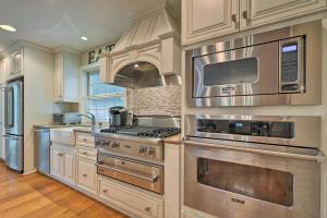 Φωτογραφία από το άλμπουμ του Waterfront Harveys Lake House with Private Dock! σε Harveys Lake