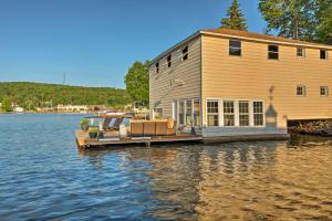 Imagen de la galería de Waterfront Harveys Lake House with Private Dock!, en Harveys Lake