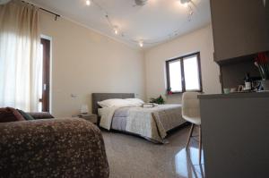 Postel nebo postele na pokoji v ubytování ValpoHome&Rooms
