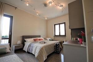 Кровать или кровати в номере ValpoHome&Rooms