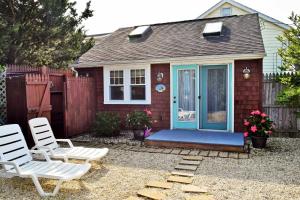 Gallery image of Charming Surf City Cottage - Steps to Beach and Bay! in Surf City