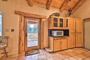 Gallery image of Eagle Nest Home with Hot Tub and Views - 5 Min to Lake in Eagle Nest