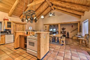 Gallery image of Eagle Nest Home with Hot Tub and Views - 5 Min to Lake in Eagle Nest