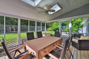 Kawasan patio atau luaran di Bayfront Blounts Creek Home Private Beach and Dock!