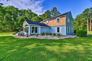 Taman di luar Bayfront Blounts Creek Home Private Beach and Dock!