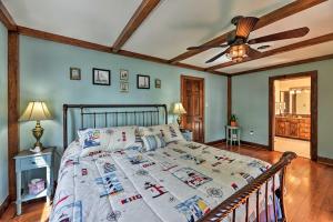Katil atau katil-katil dalam bilik di Bayfront Blounts Creek Home Private Beach and Dock!