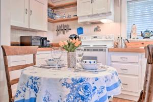 Galeriebild der Unterkunft Historic Twisp Cottage - Mountain and River View! in Twisp + 16 Fotos