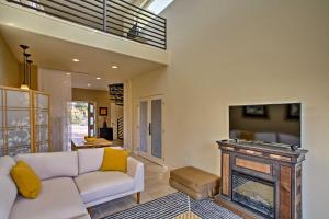 Carefree Casita with Mtn View and Pool and Hot Tub Access