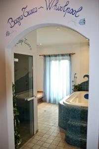 Al Piccolo Hotel tesisinde bir banyo