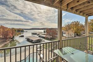 Galería fotográfica de Lake Ozark Condo with Pool and Fishing Docks! en Lake Ozark