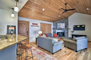 Gallery image of Cabin with Hot Tub and Mountain Views, Less Than 5 Mi to Boone in Blowing Rock