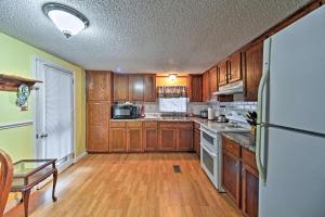 Gallery image of Salter Path Home-Short Walk to Indian Shores and Bay in Salter Path