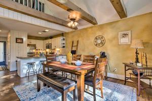 cocina y comedor con mesa de madera y sillas en Keowee Keys Home with Mountains View and Lake Access!, en Salem