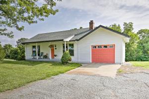 Gallery image of Modern Excelsior Springs Home with Deck and 3 Acres! in Excelsior Springs