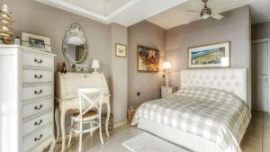 En eller flere senge i et værelse på Five-Star Luxury Pool Villa, Elani + 19 billeder